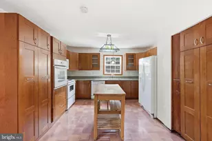 8031 Sleepy View Ln, Springfield, VA 22153 - Photo 21