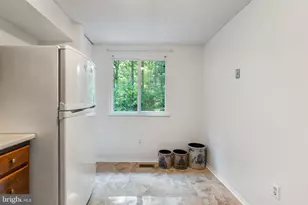 8164 Curving Creek Ct, Springfield, VA 22153 - Photo 9