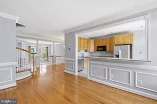 6323 Barcroft Mews Dr, Falls Church, VA 22041 - Photo 3
