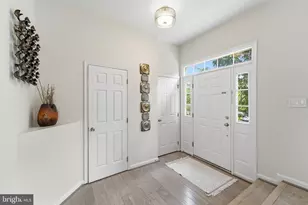 14312 Montverd Ct, Centreville, VA 20121 - Photo 3