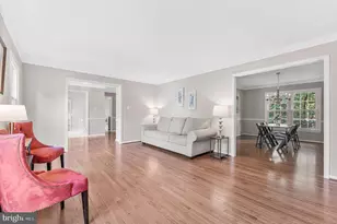 9759 Hatmark Ct, Vienna, VA 22181 - Photo 5