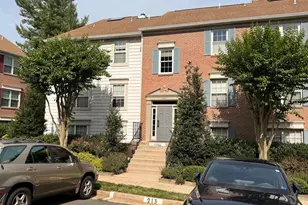 12101 Greenwood Ct, Fairfax, VA 22033 - Photo 3