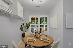 6013 Chestnut Hollow Ct, Centreville, VA 20121 - Photo 9