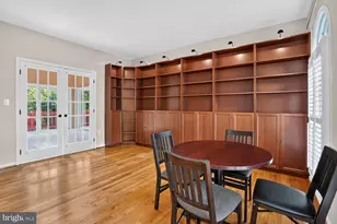 9105 Oak Chase Ct, Fairfax Station, VA 22039 - Photo 3