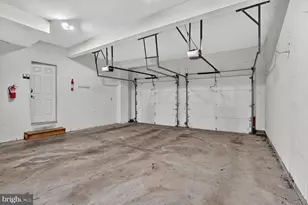 9105 Oak Chase Ct, Fairfax Station, VA 22039 - Photo 17