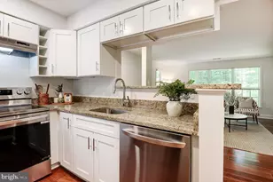 11701 Karbon Hill Ct, Reston, VA 20191 - Photo 3