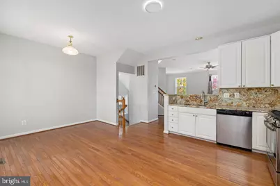 13700 Barksdale Drive, Herndon, VA 20171 - Photo 19