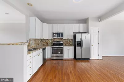 13700 Barksdale Drive, Herndon, VA 20171 - Photo 17