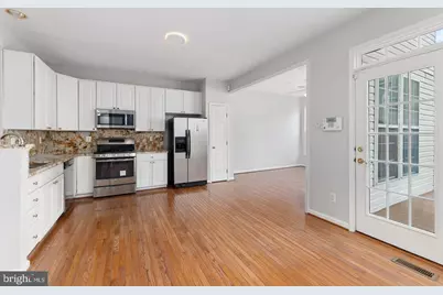13700 Barksdale Drive, Herndon, VA 20171 - Photo 23