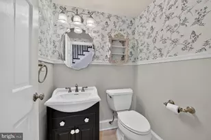 10101 Windy Knoll Ln, Vienna, VA 22182 - Photo 15