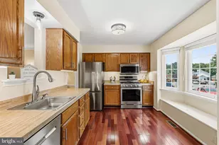 10127 Schoolhouse Woods Ct, Burke, VA 22015 - Photo 5