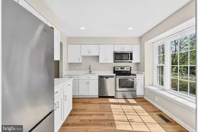 7306 Eggar Woods Lane, Springfield, VA 22153 - Photo 3