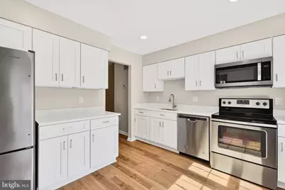 7306 Eggar Woods Lane, Springfield, VA 22153 - Photo 5