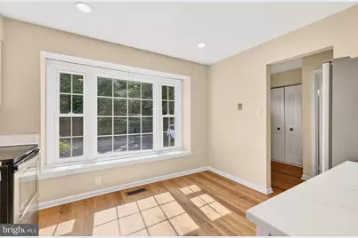 7306 Eggar Woods Lane, Springfield, VA 22153 - Photo 7