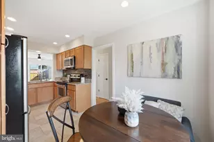 8230 Carrleigh Pkwy, Springfield, VA 22152 - Photo 11