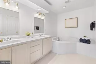 6140 Manchester Park Cir, Alexandria, VA 22310 - Photo 19