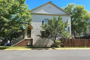 14718 Winterfield Ct, Centreville, VA 20120 - Photo 3
