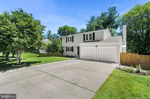 2851 Edgelea Rd, Vienna, VA 22181 - Photo 3