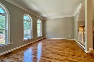 8915 Royal Hannah Ln, Fairfax, VA 22031 - Photo 3