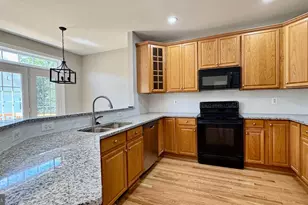 8915 Royal Hannah Ln, Fairfax, VA 22031 - Photo 11