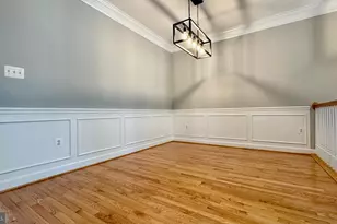 8915 Royal Hannah Ln, Fairfax, VA 22031 - Photo 7