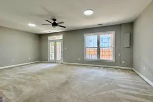 8915 Royal Hannah Ln, Fairfax, VA 22031 - Photo 37