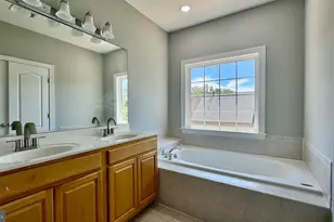 8915 Royal Hannah Ln, Fairfax, VA 22031 - Photo 33
