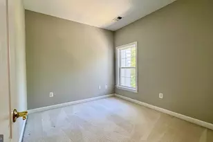 8915 Royal Hannah Ln, Fairfax, VA 22031 - Photo 21
