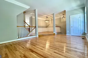8915 Royal Hannah Ln, Fairfax, VA 22031 - Photo 5