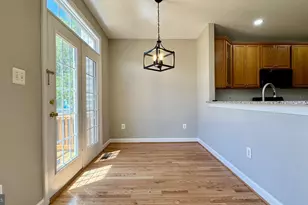 8915 Royal Hannah Ln, Fairfax, VA 22031 - Photo 13