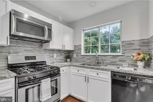 14197 Autumn Cir, Centreville, VA 20121 - Photo 3