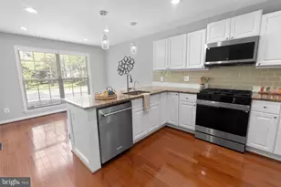 13121 Misty Glen Ln, Fairfax, VA 22033 - Photo 3