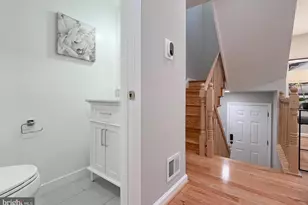 3225 Viscount Ct, Annandale, VA 22003 - Photo 7