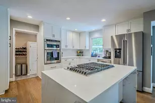 10904 Berryland Ct, Oakton, VA 22124 - Photo 17