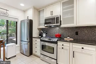 2205 Hunters Run Dr, Reston, VA 20191 - Photo 11