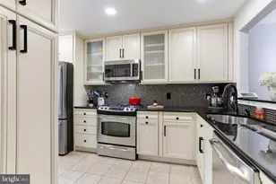 2205 Hunters Run Dr, Reston, VA 20191 - Photo 9