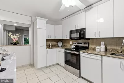 8360 Greensboro Drive #306, McLean, VA 22102 - Photo 17