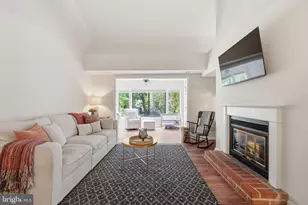 2263 Hunters Run Dr, Reston, VA 20191 - Photo 5