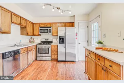 6423 Katherine Ann Lane, Springfield, VA 22150 - Photo 5