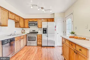 6423 Katherine Ann Ln, Springfield, VA 22150 - Photo 5