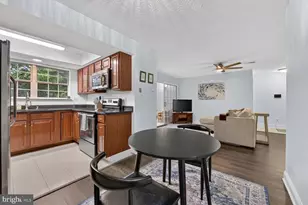 12103 Green Ledge Ct, Fairfax, VA 22033 - Photo 9