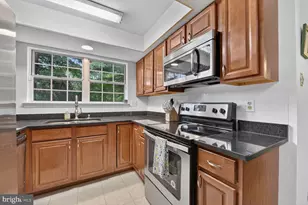 12103 Green Ledge Ct, Fairfax, VA 22033 - Photo 11