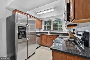 12103 Green Ledge Ct, Fairfax, VA 22033 - Photo 11