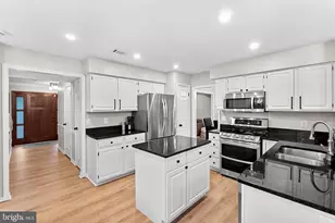 1323 Stourhead Ct, Herndon, VA 20170 - Photo 17