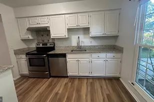 10603 Reed's Landing Cir, Burke, VA 22015 - Photo 7