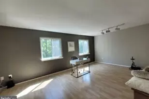 1415 Greenmont Ct, Reston, VA 20190 - Photo 7