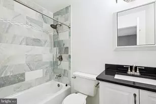 10150 Village Knolls Ct, Oakton, VA 22124 - Photo 13