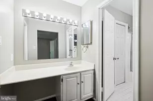 10150 Village Knolls Ct, Oakton, VA 22124 - Photo 19