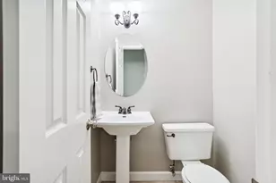 10150 Village Knolls Ct, Oakton, VA 22124 - Photo 9