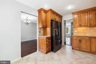 10150 Village Knolls Ct, Oakton, VA 22124 - Photo 5